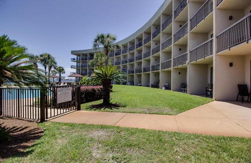 Fort Walton Beach Apartment | Pirates' Bay Marina