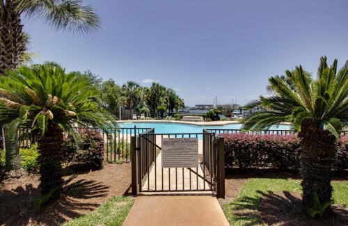 Fort Walton Beach Apartment | Pirates' Bay Marina