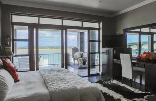 Bluewater Bay House | Pirates Lodge