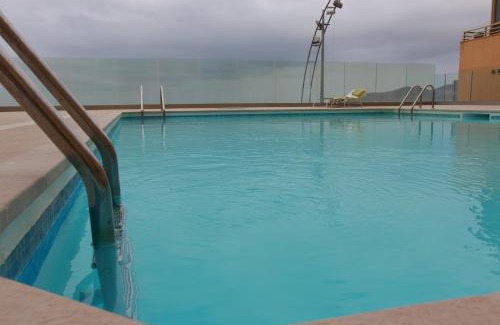 Las Palmas de Gran Canaria Apartment | Piso con piscina y garaje en la Playa de Las Canteras