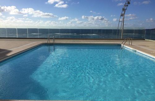 Las Palmas de Gran Canaria Apartment | Piso con piscina y garaje en la Playa de Las Canteras