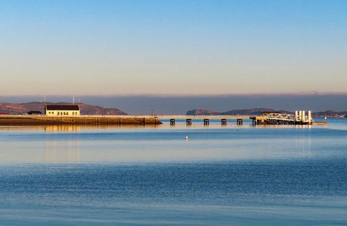 Brynsiencyn House | PISTYLL DDU, pet friendly, with hot tub in Llanfairpwllgwyngyll