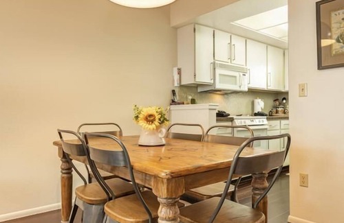 Jackson Condo | Pitchfork 456: Town of Jackson- Renovated- Walk to Town Square