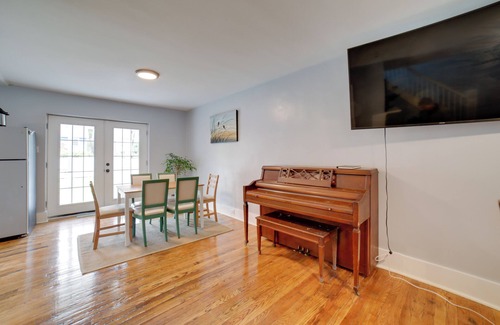 Wilkinsburg House | Pittsburgh Home Near Frick Park, 7 Mi to Dtwn