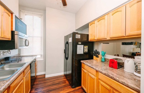 Manchester Apartment | Pittsburgh's Sports Suite- FREE driveway Parking
