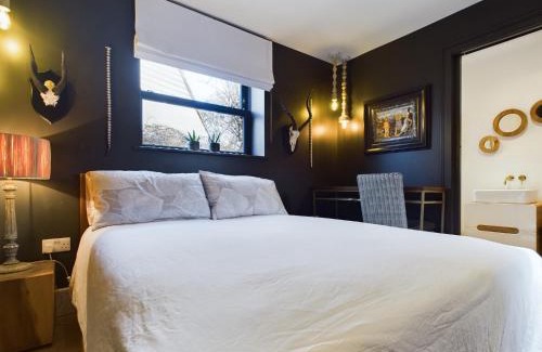 Cheltenham House | Pittville Central Parking Modern Wifi