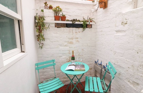 Weymouth Cottage | PIXIE COTTAGE, pet friendly, with a garden in Weymouth