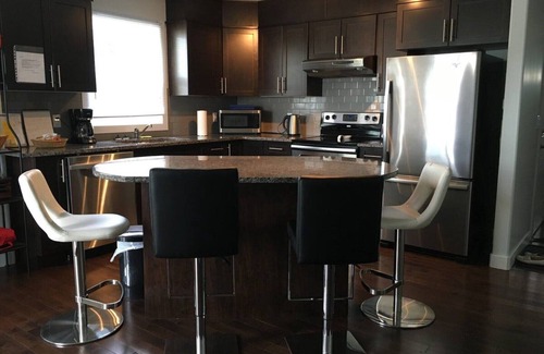 Wabamun House | Place to relax from your busy life.