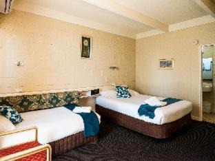 Forbes Hotel | Plainsman Motel