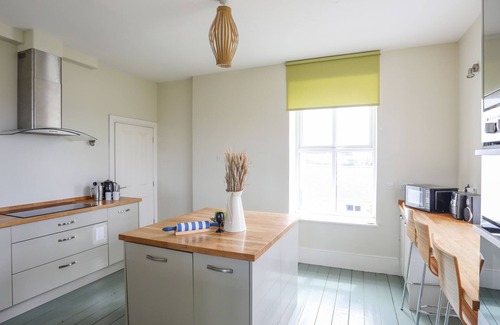 Llanfaelog Cottage | PLAS NEWYDD, pet friendly, with a garden in Rhosneigr