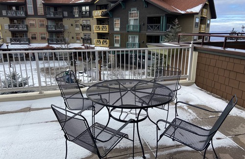 Snowshoe Condo | PLATINUM 1 Bedroom Village w/huge deck. Ski In/Ski Out "GREAT SPRING RATES"