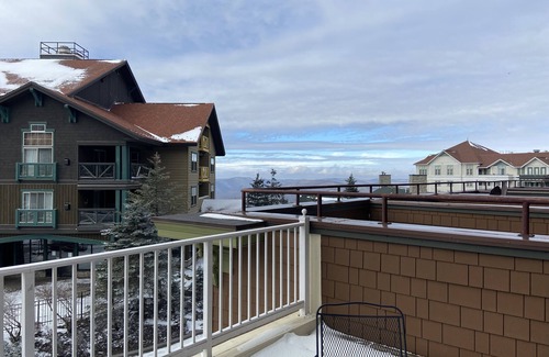 Snowshoe Condo | PLATINUM 1 Bedroom Village w/huge deck. Ski In/Ski Out "GREAT SPRING RATES"