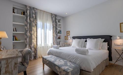 El Prado-Parque de Maria Luisa Apartment | Plaza de España Deluxe Suites by Valcambre