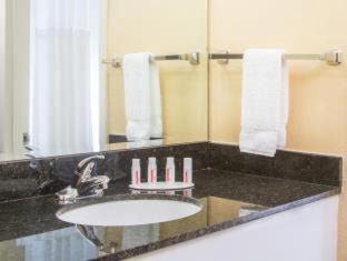 Survey Creek Hotel | Plaza Hotel Fort Lauderdale