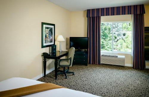 Historic Downtown District Hotel | Plaza Inn & Suites at Ashland Creek