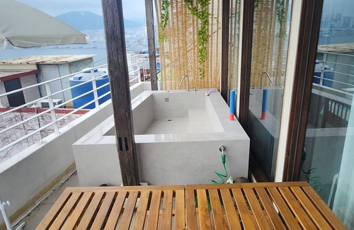 Yeongdo Apartment | Pleasant 2-bedroom apartment with AC in bustling Busan