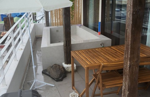 Yeongdo Apartment | Pleasant 2-bedroom apartment with AC in bustling Busan