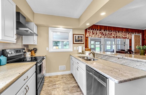 Greensboro House | Pleasant Acre -Charming and Spacious Home