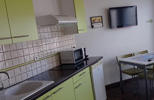 Port-la-Nouvelle Apartment | Pleasant apartment with courtyard and air conditioning