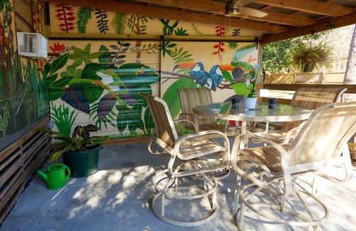 Homosassa House | Pleasant Days Bb Scallop Room