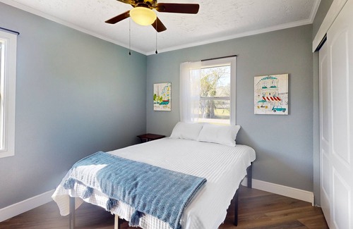 Parrish House | Pleasant Gulf Coast getaway with screened lanai & W/D - near golf & parks