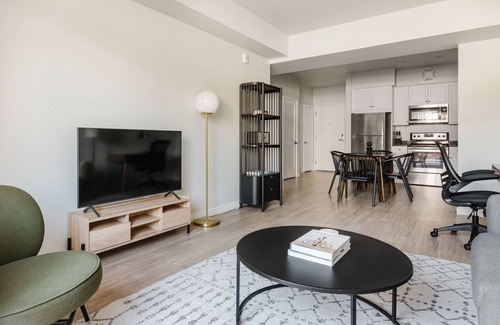 Oakland Apartment | Pleasant Oakland 1BR w/Rooftop Lounge, near Dining, by Blueground