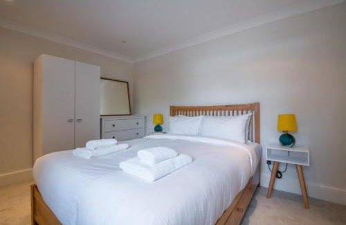East Putney Apartment | Pleasant Putney home close to the tube station by UndertheDoormat
