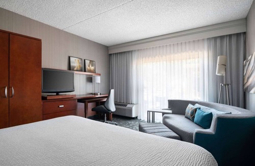 Camelback East Hotel | Pleasant Stay, Convenient Location! w/Pool, Short Drive to Wrigley Mansion