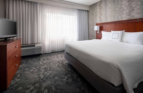 Camelback East Hotel | Pleasant Stay, Convenient Location! w/Pool, Short Drive to Wrigley Mansion