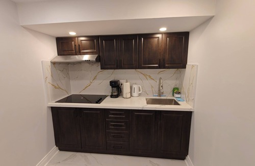 Cooksville House | Pleasant Stay Mississauga