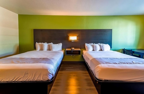 Sweet Home Hotel | Pleasant Unit near H‑E‑B with Swimming Pool Access & Parking Available
