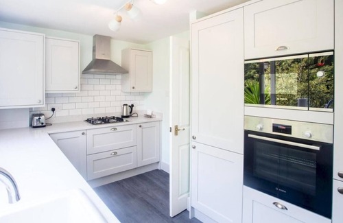 Shepherd's Bush Apartment | Please only book through Airbnb