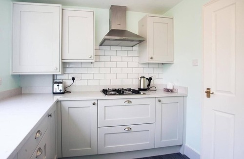 Shepherd's Bush Apartment | Please only book through Airbnb