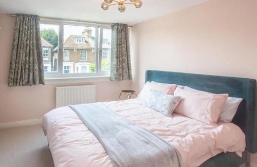 Shepherd's Bush Apartment | Please only book through Airbnb