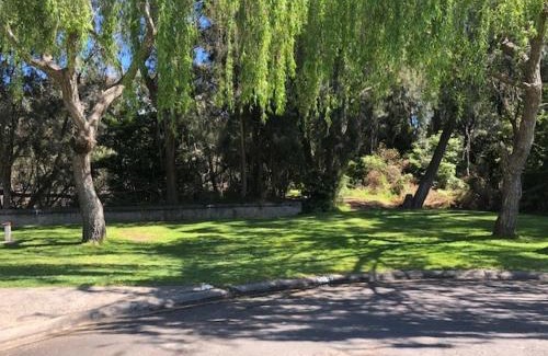 Sunshine Bay Resort | Pleasurelea Tourist Resort & Caravan Park