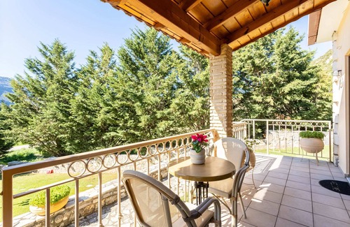 Kylini Apartment | Pleiades Jewels - Corinthos Pool Bliss