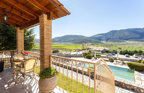 Kylini Apartment | Pleiades Jewels - Corinthos Pool Bliss