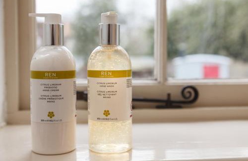 Wimborne House | Plum Cottage - Vivre Retreats