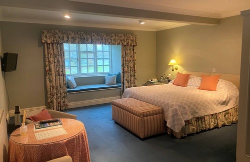 Sturminster Newton Hotel | Plumber Manor