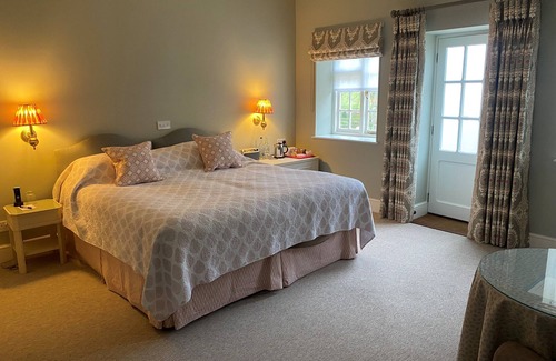 Sturminster Newton Hotel | Plumber Manor
