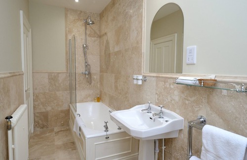 Sturminster Newton Hotel | Plumber Manor