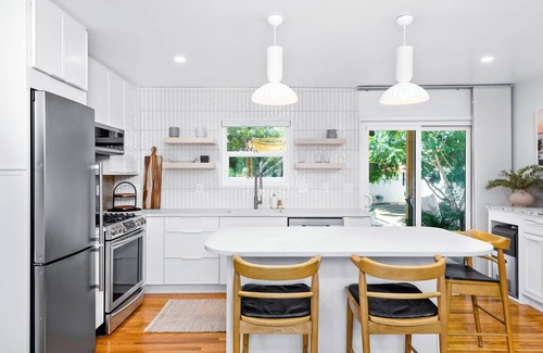 Carlsbad Village House | Plunge Pool, Fire Pit, EV Charger ~ Coasta Casa