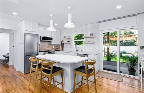 Carlsbad Village House | Plunge Pool, Fire Pit, EV Charger ~ Coasta Casa