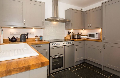 Tavistock House | Plush Holiday Home in Tavistock with Garden near Swim Centre