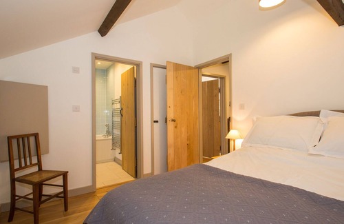 Tavistock House | Plush Holiday Home in Tavistock with Garden near Swim Centre