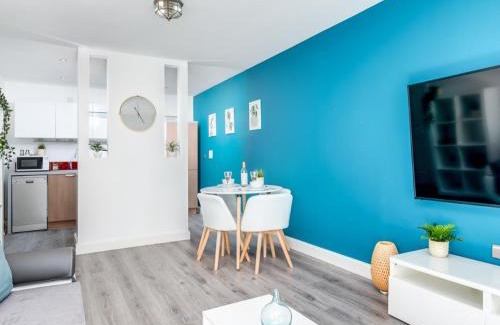 Gay Village Apartment | Pluxa Vivid Veranda Beautiful City Centre Apartment with free parking