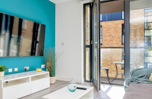 Gay Village Apartment | Pluxa Vivid Veranda Beautiful City Centre Apartment with free parking