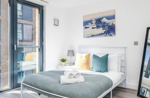 Gay Village Apartment | Pluxa Vivid Veranda Beautiful City Centre Apartment with free parking