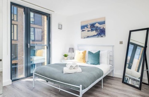 Gay Village Apartment | Pluxa Vivid Veranda*Beautiful City Centre Apartmen