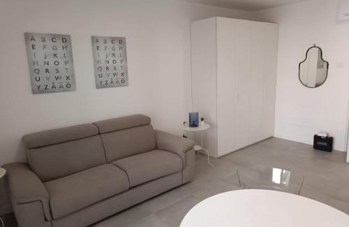 Quartiere XX Ardeatino Apartment | PM 75 Via Pablo Neruda Guest House